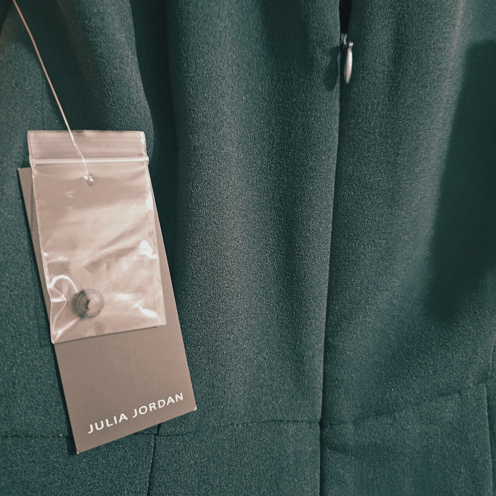 Julia Jordan Hunter Green Crossed Neck Keyhole Halter Jumpsuit - Picture 10 of 12